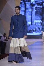 Model walk the ramp for Manish Malhotra_s show at CPAA Fevicol SHOW on 20th March 2016 (269)_56f004d10e5cb.JPG