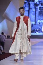 Model walk the ramp for Manish Malhotra_s show at CPAA Fevicol SHOW on 20th March 2016 (281)_56f00505c622e.JPG