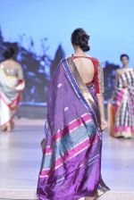 Model walk the ramp for Manish Malhotra_s show at CPAA Fevicol SHOW on 20th March 2016 (322)_56f005b3b6da0.JPG