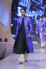 Model walk the ramp for Manish Malhotra_s show at CPAA Fevicol SHOW on 20th March 2016 (349)_56f005f218126.JPG