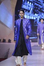 Model walk the ramp for Manish Malhotra_s show at CPAA Fevicol SHOW on 20th March 2016 (350)_56f005f37cc39.JPG
