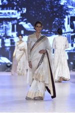 Model walk the ramp for Manish Malhotra_s show at CPAA Fevicol SHOW on 20th March 2016 (364)_56f00613ac976.JPG