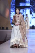 Model walk the ramp for Manish Malhotra_s show at CPAA Fevicol SHOW on 20th March 2016 (415)_56f00693a4c50.JPG