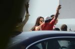 Shraddha Kapoor and Aditya Roy Kapoor snapped on location of their film on streets of Mumbai on 19th March 2016 (169)_56ef9b0d7a222.JPG