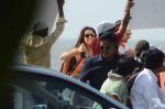 Shraddha Kapoor and Aditya Roy Kapoor snapped on location of their film on streets of Mumbai on 19th March 2016 (179)_56ef9b1329a11.JPG