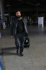 Anurag Kashyap snapped at airport on 21st March 2016 (22)_56f0f0df33c6a.JPG