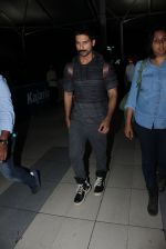 Shahid Kapoor snapped at airport on 21st March 2016 (49)_56f0f10d3f322.JPG