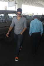 Sidharth Malhotra snapped at airport on 21st March 2016 (15)_56f0f117c480c.JPG