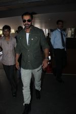 John Abraham snapped at airport on 22nd March 2016 (25)_56f246799856a.JPG