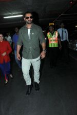 John Abraham snapped at airport on 22nd March 2016 (30)_56f2467dd90d3.JPG