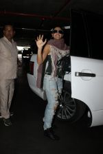 Jacqueline Fernandez snapped at airport on 23rd March 2016 (18)_56f390f0b4783.JPG