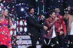 Shah Rukh Khan on the setss of Sa REe Ga Ma on 26th March 2016 (6)_56f7c28dc55a6.jpg