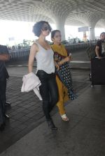 Kangana Ranaut snapped at airport on 27th March 2016 (10)_56f8ffc9d92f6.JPG