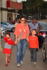 manyata dutt snapped with kids on 27th March 2016 (4)_56f8ffd9eee87.JPG