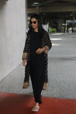 Mugdha Godse snapped at airport on 28th March 2016 (16)_56fa6de35f2ee.JPG