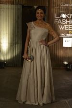 Achala Sachdev at Anand Kabra_s show for LFW 2016 on 30th March 2016 (11)_56fccf00b3d6d.JPG
