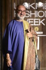 Model at Anand Kabra_s show for LFW 2016 on 30th March 2016(237)_56fccfd395a56.JPG