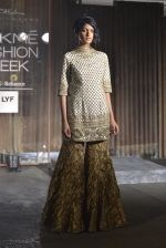 Model at Anand Kabra_s show for LFW 2016 on 30th March 2016(261)_56fcd011ec390.JPG
