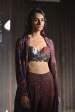 Model at Anand Kabra_s show for LFW 2016 on 30th March 2016(304)_56fcd075ac815.JPG