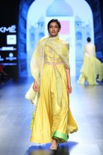 Model walk the ramp for Mughal India Show by Anushree Reddy on 1st April 2016 (29)_56ff66b07bf33.jpg