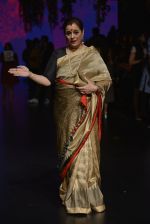 Poonam Sinha at Anita Dongre Show at LIFW 2016 Day 3 on 1st April 2016 (324)_56ffb4f90a8f4.JPG