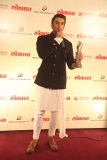 Ranveer Singh at Maharastrian award by Lokmat on 1st April 2016 (64)_56ffad754170d.JPG
