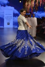 Sonakshi Sinha walks for Anita Dongre Show at LIFW 2016 Day 3 on 1st April 2016 (886)_56ffb507b3a94.JPG