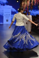 Sonakshi Sinha walks for Anita Dongre Show at LIFW 2016 Day 3 on 1st April 2016 (887)_56ffb509ddc59.JPG