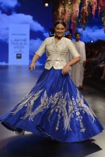Sonakshi Sinha walks for Anita Dongre Show at LIFW 2016 Day 3 on 1st April 2016 (891)_56ffb513bf19d.JPG