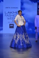 Sonakshi Sinha walks for Anita Dongre Show at LIFW 2016 Day 3 on 1st April 2016 (902)_56ffb52d81fde.JPG