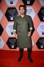 Dino Morea on Day 4 at Lakme Fashion Week 2016 on 2nd April 2016 (145)_57012e4474a0f.JPG