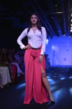 Anushka Ranjan at the Karan Malhotra Show at Lakme Fashion Week on 3rd April 2016  (120)_570247a960ad2.JPG