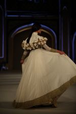 Model at the grand finale for Rohit Bal Show at Lakme Fashion Week on 3rd April 2016 (174)_57024ad316d7d.JPG
