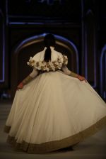 Model at the grand finale for Rohit Bal Show at Lakme Fashion Week on 3rd April 2016 (175)_57024ad46d1ba.JPG
