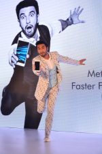 Ranveer Singh at Vivo mobile launch in Mumbai on 5th March 2016 (16)_5704ef115fd42.JPG
