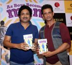 mukul kumar & sharman joshi at the launch of book As Boy become Men written by Indian railway officer Mukul Kumar in Crosswords on 6th April 2016_5706014f8ab2a.jpg