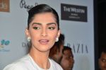 Sonam Kapoor at Grazia Young Fashion Awards 2016 Red Carpet on 7th April 2016 (177)_5708e5ab85cf5.JPG