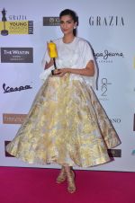 Sonam Kapoor at Grazia Young Fashion Awards 2016 Red Carpet on 7th April 2016 (64)_5708e5aaadf9c.JPG