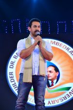 Aamir Khan at Baba Ambedkar anniversary event in Mumbai on 9th April 2016 (37)_570a3c254803c.JPG
