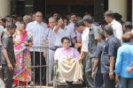 Dilip Kumar discharged from hospital on 21st April 2016 (2)_571a024dd8038.JPG