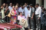 Dilip Kumar discharged from hospital on 21st April 2016 (8)_571a028122795.JPG