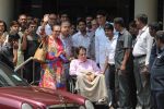 Dilip Kumar discharged from hospital on 21st April 2016 (9)_571a028861fbe.JPG