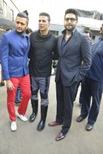 Akshay Kumar, Riteish Deshmukh, Abhishek Bachchan at Housefull 3 on the sets of The Kapil Sharma show on 9th May 2016 (117)_57320eb27fd79.JPG