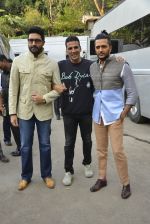 Akshay Kumar, Riteish Deshmukh, Abhishek Bachchan at Housefull 3 on the sets of The Kapil Sharma show on 9th May 2016 (164)_57320f33a0500.JPG