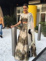 Neha Dhupia Wearing Payal Singhal n Anmol jewelry for a wedding function in NYC on 12th May 2016 (9)_5735adeb5dcf5.jpg