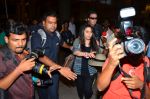Preity Zinta snapped with hubby at airport on 12th May 2016 (2)_573589374e9d6.JPG