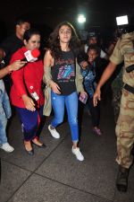Alia Bhatt snapped leaving for Singapore to shoot for a song sequence in Gauri Shinde_s next on 16th May 2016 (22)_573ac947aa75b.JPG