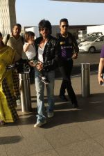 Shahrukh Khan snapped at airport on 16th May 2016 (41)_573aca91b5017.JPG
