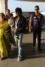 Shahrukh Khan snapped at airport on 16th May 2016 (42)_573aca9534d44.JPG