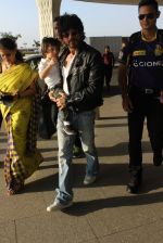 Shahrukh Khan snapped at airport on 16th May 2016 (45)_573aca96da94f.JPG